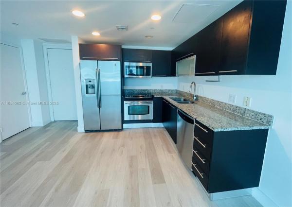 The Plaza On Brickell East, 950 Brickell Bay Dr #1609, Miami, Florida 33131, image 1