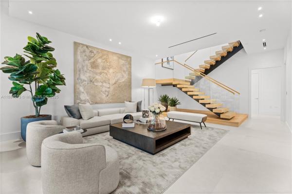 Palm Miami, 7001 SW 71st Ave, Glenvar Heights, Florida 33143, image 2