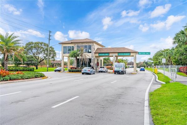 Cambridge At Century Village, 12601 SW 13th St #304G, Pembroke Pines, Florida 33027, image 2