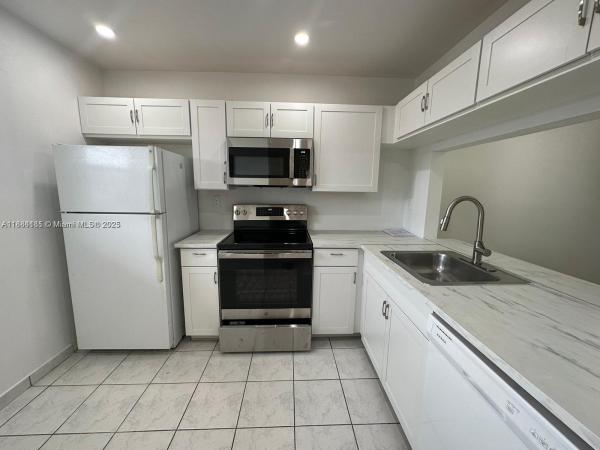 Fairview At Pembroke Pointe, 10453 NW 11th St #206, Pembroke Pines, Florida 33026, image 1