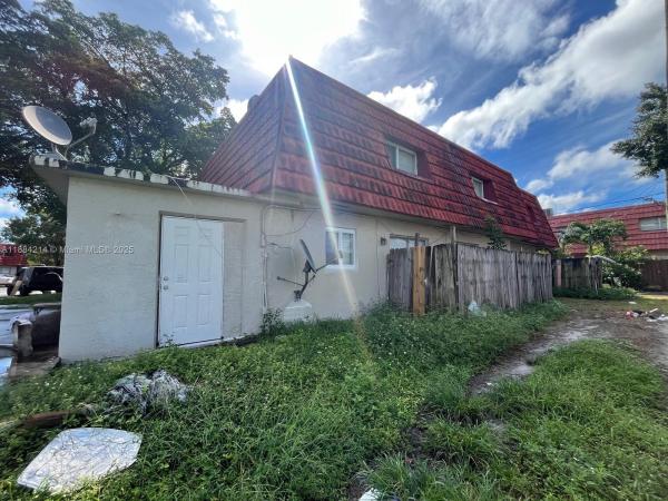 Lauderhill Manor, 2011 NW 59th Ave, Lauderhill, Florida 33313, image 3