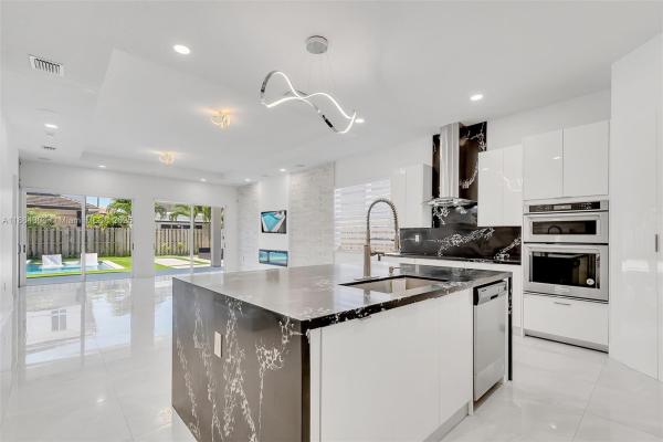 14932 SW 175th St, Unincorporated Dade County, Florida 33187, image 1