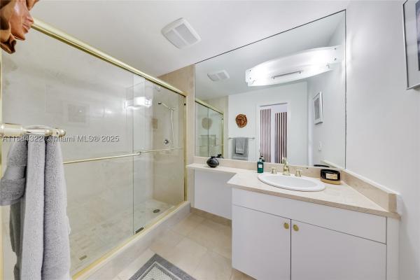 One Thousand Venetian Way, 1000 Venetian Way #1902, Miami Beach, Florida 33139, image 3