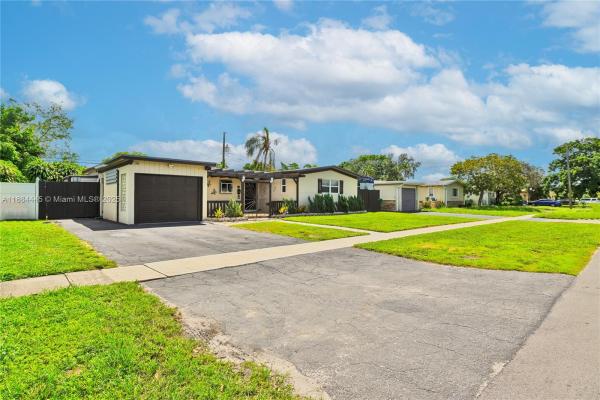 Boulevard Heights, 421 SW 64th Way, Pembroke Pines, Florida 33023, image 3