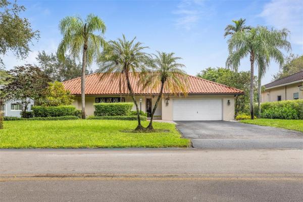 Jacaranda Villas, 9031 N New River Canal Rd, Plantation, Florida 33324, image 1