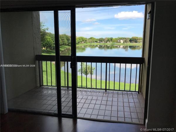 Indian Lake Village, 10288 NW 9th Street Cir #205, Fountainebleau, Florida 33172, image 2