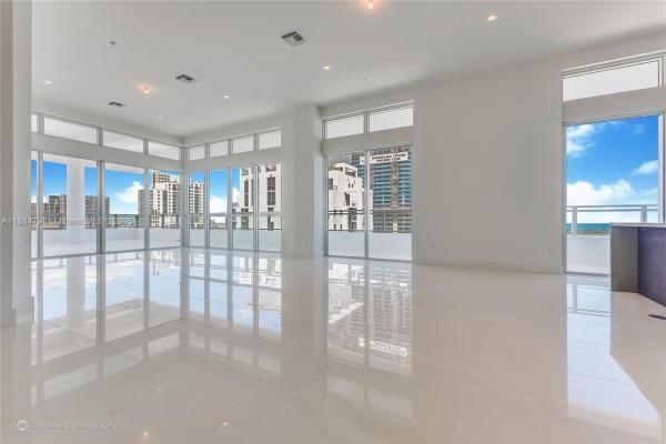 The Bond On Brickell, 1080 Brickell Ave #4402, Miami, Florida 33131, image 1
