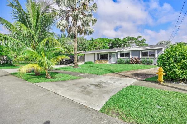 Heftler Homes, 10521 SW 49th St, Kendall, Florida 33165, image 3