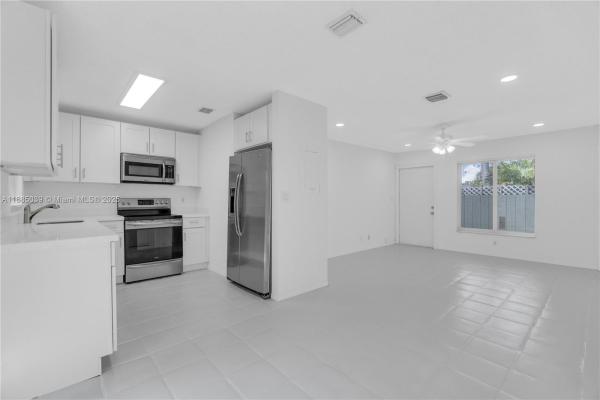 South Middle River, 1428 NE 2nd Ave #1-2, Fort Lauderdale, Florida 33304, image 1