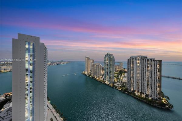 Met 1, 300 S Biscayne Blvd #T-3312, Miami, Florida 33131, image 1