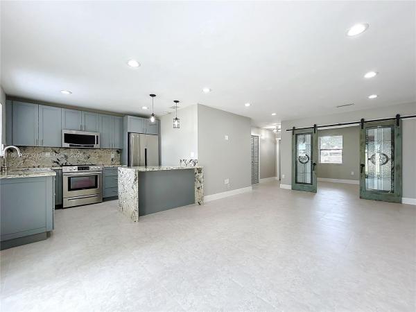 13804 Kendale Lakes Dr, Unincorporated Dade County, Florida 33183, image 1