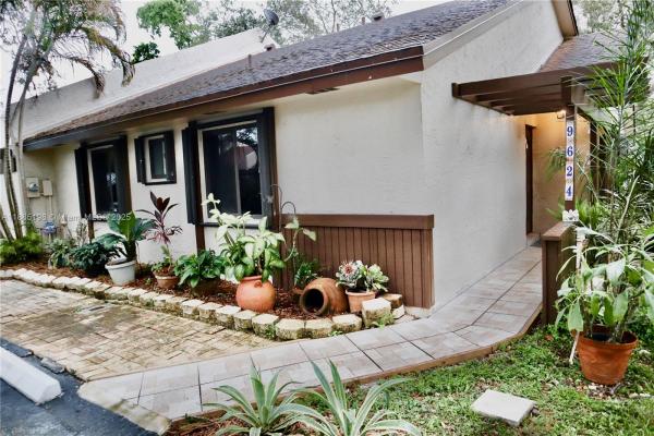 East Lakes Townhomes, 9624 NW 16th Ct, Pembroke Pines, Florida 33026, image 2