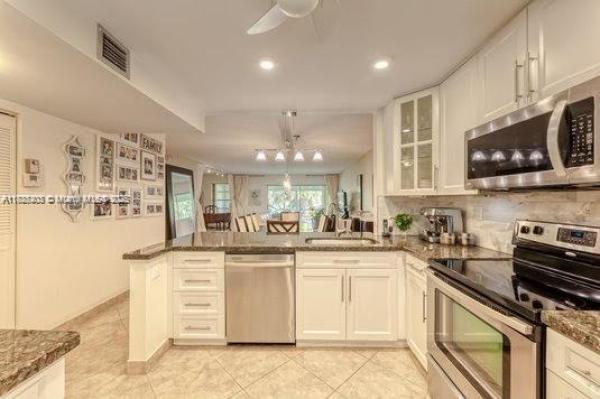 Las Vistas In Inverrary, 3772 Inverrary Blvd #201, Lauderhill, Florida 33319, image 1