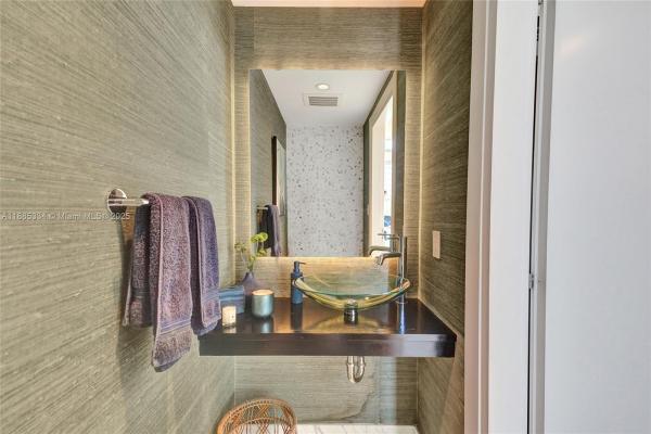 Epic Hotel & Residences, 200 Biscayne Boulevard Way #505, Miami, Florida 33131, image 3