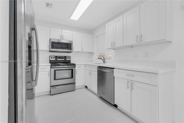 South Middle River, 1428 NE 2nd Ave #1-2, Fort Lauderdale, Florida 33304, image 1