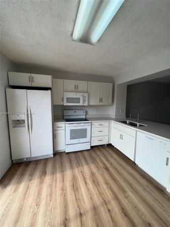 Hialeah Club Villas, 2186 W 60th St #20206, Hialeah, Florida 33016, image 1