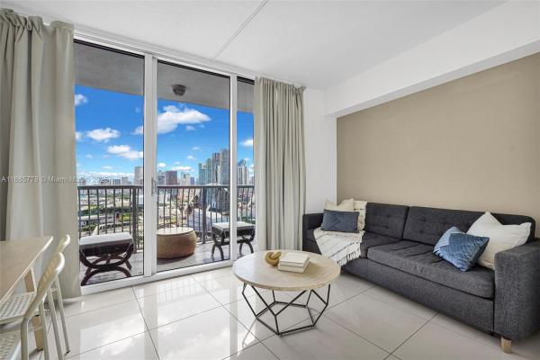 Opera Tower, 1750 N Bayshore Dr #3708, Miami, Florida 33132, image 3