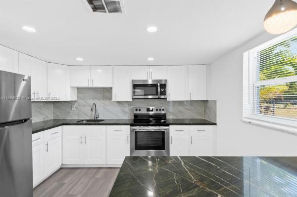 Middle River Terrace, 1109 NE 6th Ave #3, Fort Lauderdale, Florida 33304, image 1