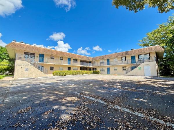 Coral Reef Townhouses, 15391 S Dixie Hwy #52, Palmetto Bay, Florida 33157, image 1