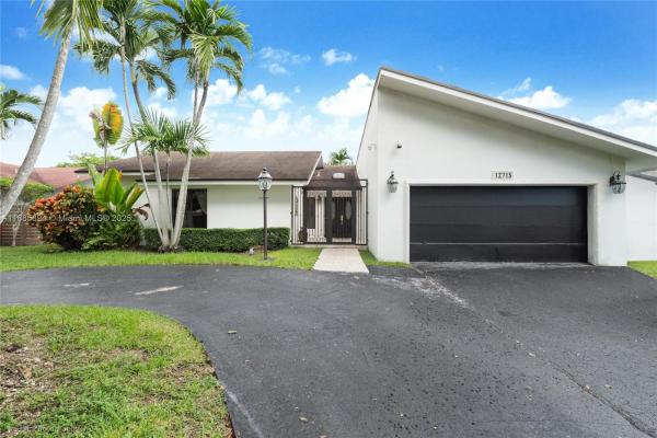 12715 SW 96th Ter, Unincorporated Dade County, Florida 33186, image 1