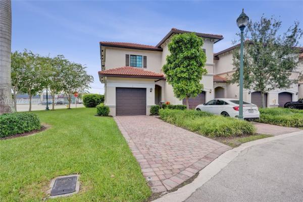 Eastside Village, 4204 N Dixie Hwy #1, Oakland Park, Florida 33334, image 1