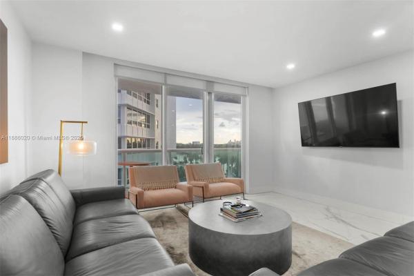The Carriage Club, 5001 Collins Ave #8C, Miami Beach, Florida 33140, image 1