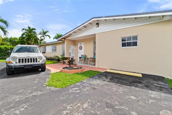 Fontainebleau Gardens, 8220 SW 12th Ter, Westchester, Florida 33144, image 3