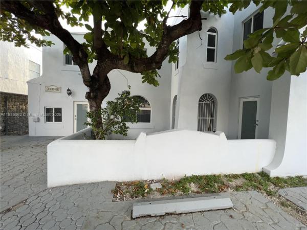 Washburns, 1680 NW 22nd Ct, Miami, Florida 33125, image 1
