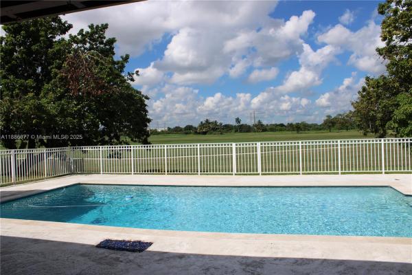 Loch Lomond, 16100 W Prestwick Pl, Miami Lakes, Florida 33014, image 3