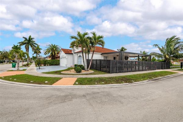 2911 SW 149th Pl, Unincorporated Dade County, Florida 33185, image 1