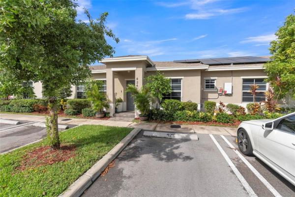 Keys Pointe, 424 NE 4th Ave, Florida City, Florida 33034, image 1