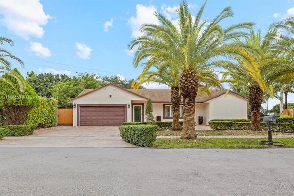 1695 N Bluebird Ln, Homestead, Florida 33035, image 1