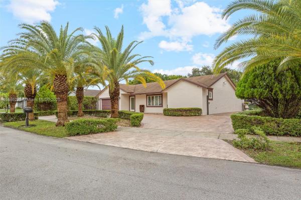 Homestead Lakes Farmlife West, 1695 N Bluebird Ln, Homestead, Florida 33035, image 3