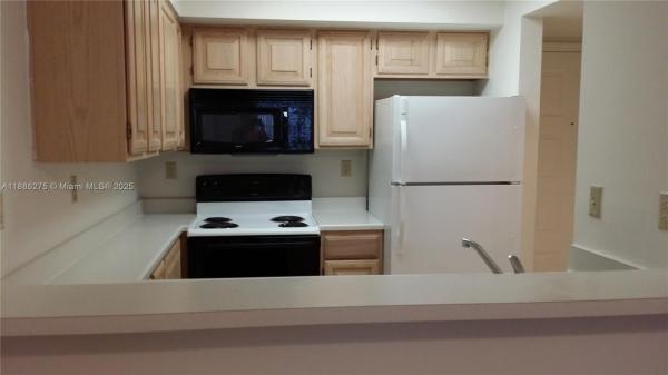 University Inn, 1280 S Alhambra Cir #2117, Coral Gables, Florida 33146, image 2