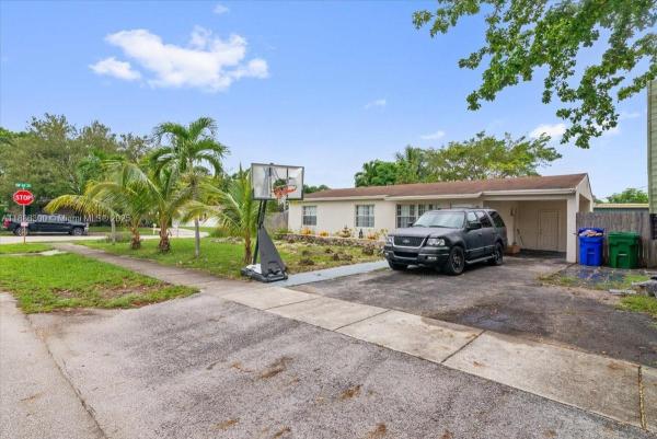 Broadview Park, 4371 SW 24th St, Fort Lauderdale, Florida 33317, image 1