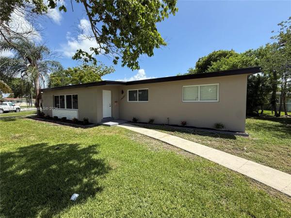 Holiday House, 19201 Flag Dr, Cutler Bay, Florida 33157, image 1