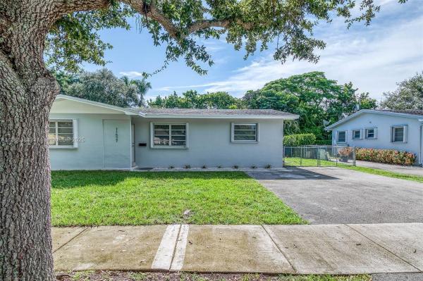 Suniland Terrace Patio Homes, 11525 SW 81st Rd, Pinecrest, Florida 33156, image 1