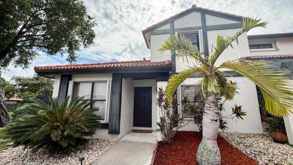 Village Homes At Lakes Of The Meadow, Kendall West, Florida 33185, image 2