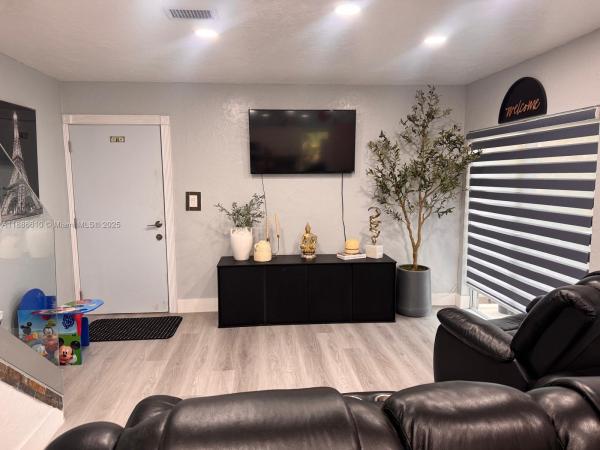 Mile, 1560 W 46 St #236, Hialeah, Florida 33012, image 1