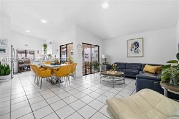 Montego Bay, 10042 SW 220th St, Cutler Bay, Florida 33190, image 2