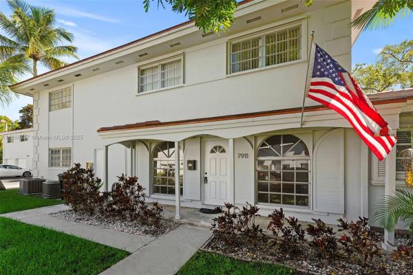 Camino Circle, 7911 Camino Cir #B-10, Glenvar Heights, Florida 33143, image 3