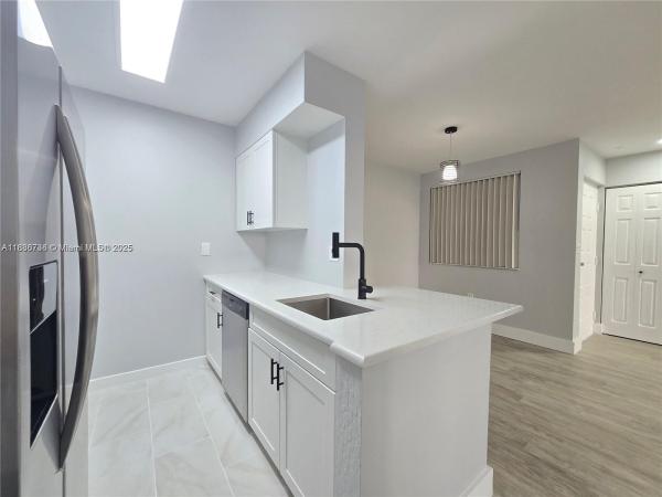 LakeView Club, 2831 N Oakland Forest Dr #108, Oakland Park, Florida 33309, image 1