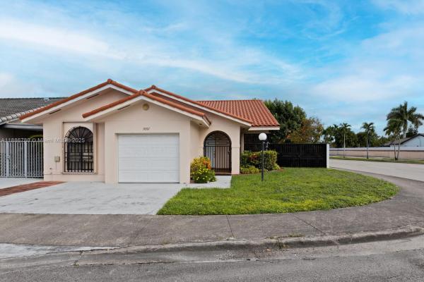 14207 SW 51st St, Unincorporated Dade County, Florida 33175, image 1