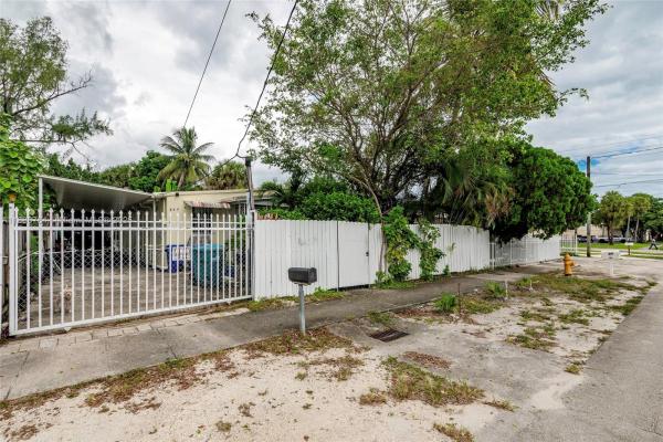 807 NW 109th St, Miami, Florida 33168, image 1