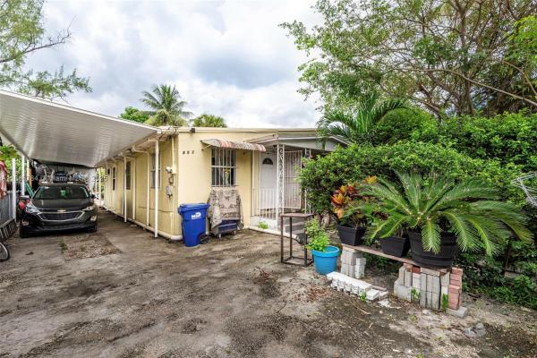 Pinewood Park, 807 NW 109th St, Pinewood, Florida 33168, image 2