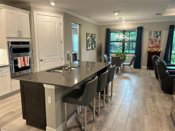 Oak Tree, 4475 S Silverwood Ln S, Oakland Park, Florida 33309, image 2