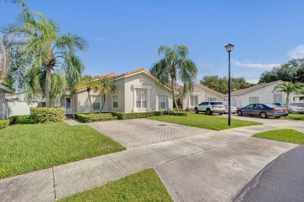 16451 SW 98th Ter, Unincorporated Dade County, Florida 33196, image 1