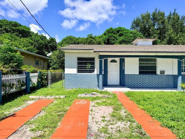 1371 NE 150th St, Unincorporated Dade County, Florida 33161, image 1