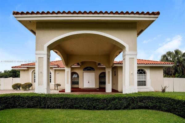 16498 SW 288th Ln, Unincorporated Dade County, Florida 33033, image 1