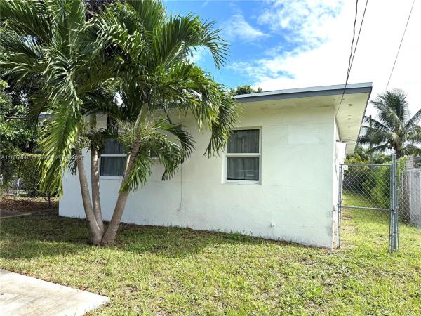 1184 NE 112th St, Unincorporated Dade County, Florida 33161, image 1